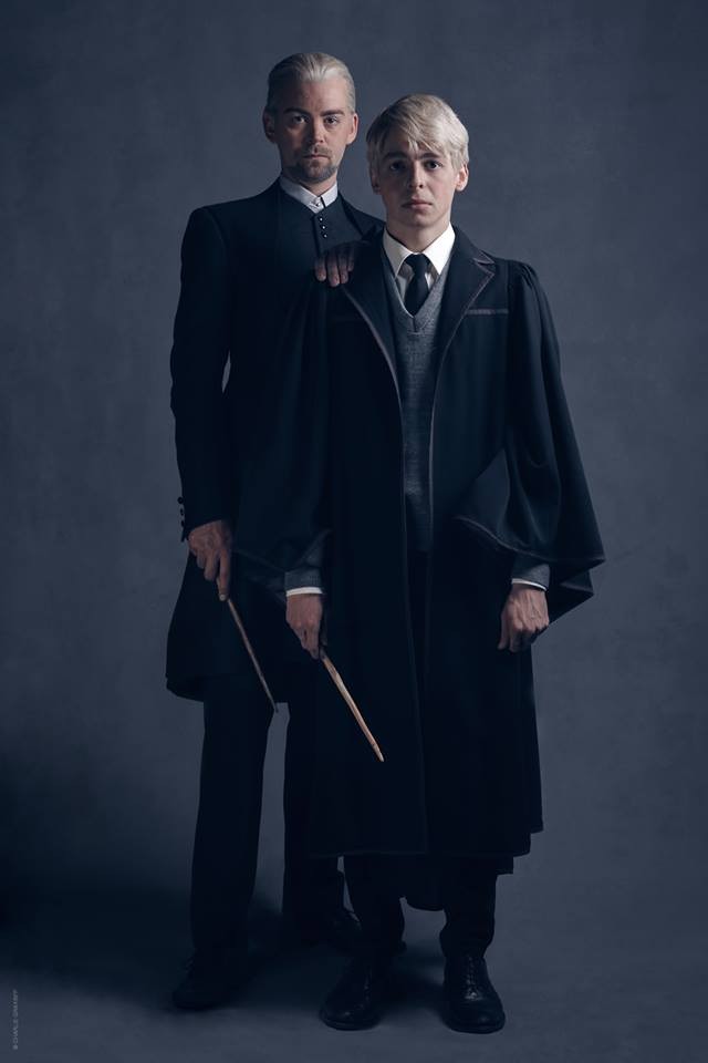 Draco (Alex Price) és Scorpius Malfoy (Anthony Boyle) 