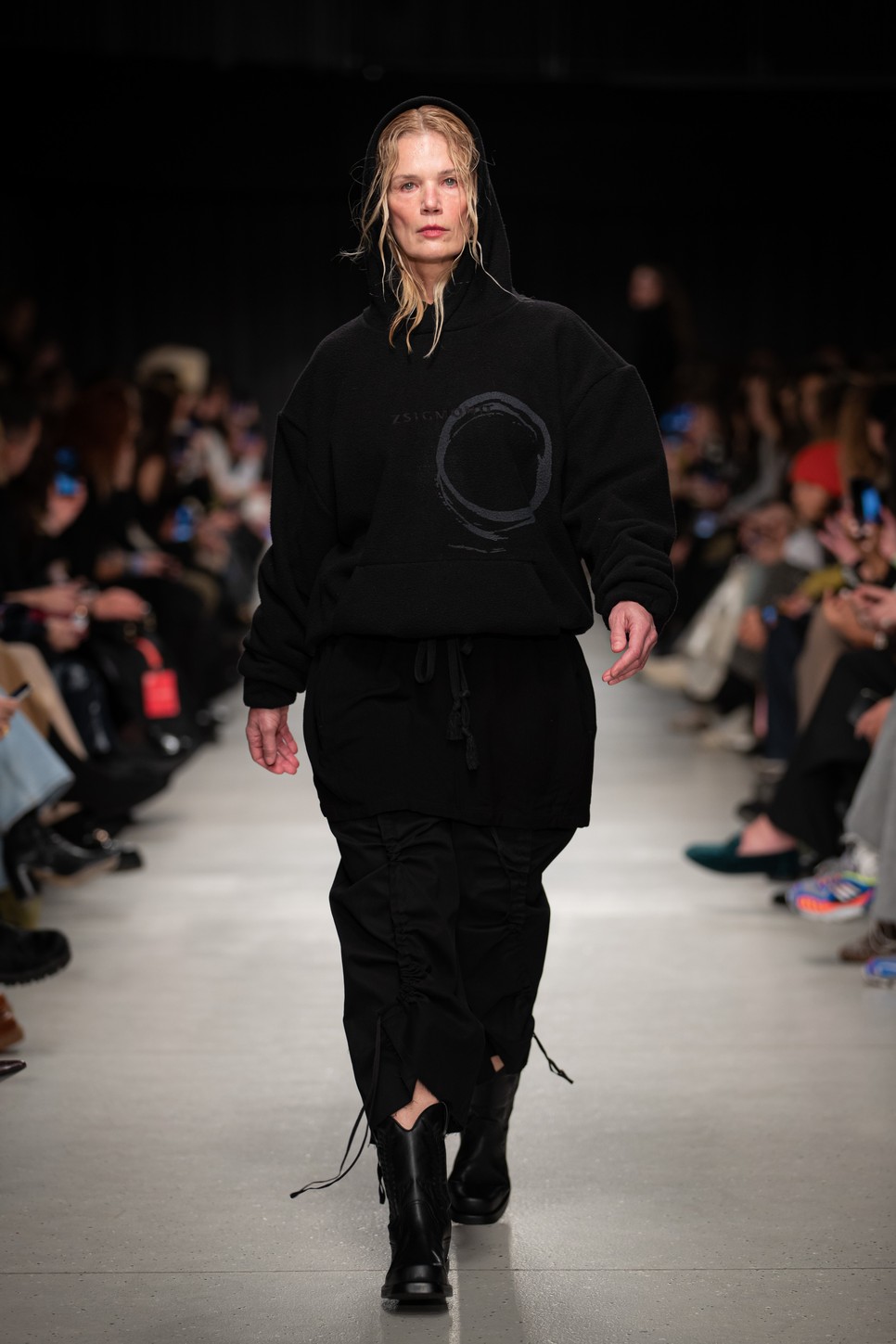 Etter Dalma modell, üzletasszony a ZSIGMOND 2025-26 őszi-téli kollekciójának bemutatóján, BCEFW