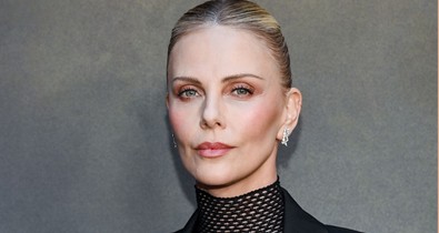 Charlize Theron egy percet sem öregszik, friss képein két évtizedet is letagadhatna