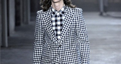 Férfi topmodellek McQueen kifutóján