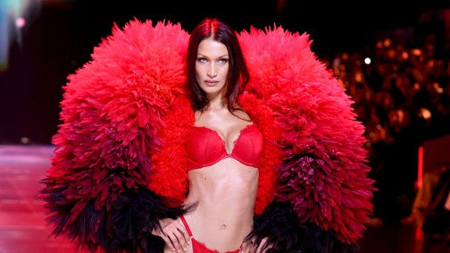 A 10 legforróbb szett a 2024-es Victoria's Secret show-ról: csak ámulunk és bámulunk Gigi Hadid átlátszó fehérneműjén