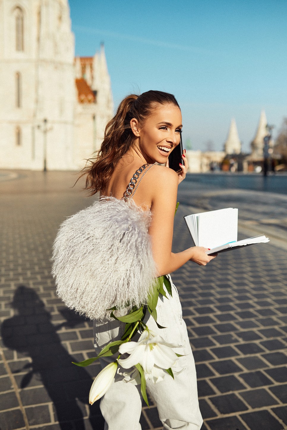 Sydney van den Bosch ügyintézős szettje is csupa stílus