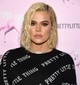 Khloé Kardashian 14 éves volt, amikor elveszítette a szüzességét, a 18 éves barátja lényegében kényszerítette, hogy lefeküdjön vele, és Khloé nagyon rossz emlékeket őriz róla, azért mesélte már többször is el a saját történetét, hogy felhívja a lányok figyelmét, hogy ilyen fiatalon még nem állnak készen a szexre