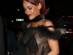 Rihanna a gála után újra mellvillantós ruhában