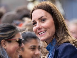 Katalin hercegnének pompásan áll a monokróm