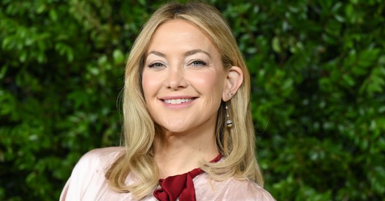 Kate Hudson meztelenruhában lépett a vörös szőnyegre, átlátszó darabban pózolt a fotósok előtt