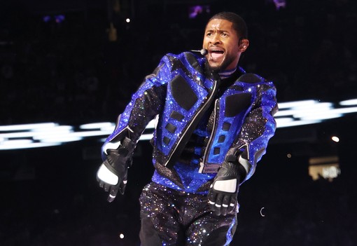 Palvin Barbara és Dylan Sprouse a Super Bowl legstílusosabb párja