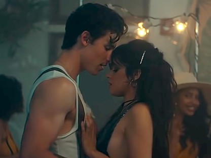 Szenvedélyes szerelem! Shawn Mendes és Camila Cabello új közös klipjében csak úgy szikrázik a levegő