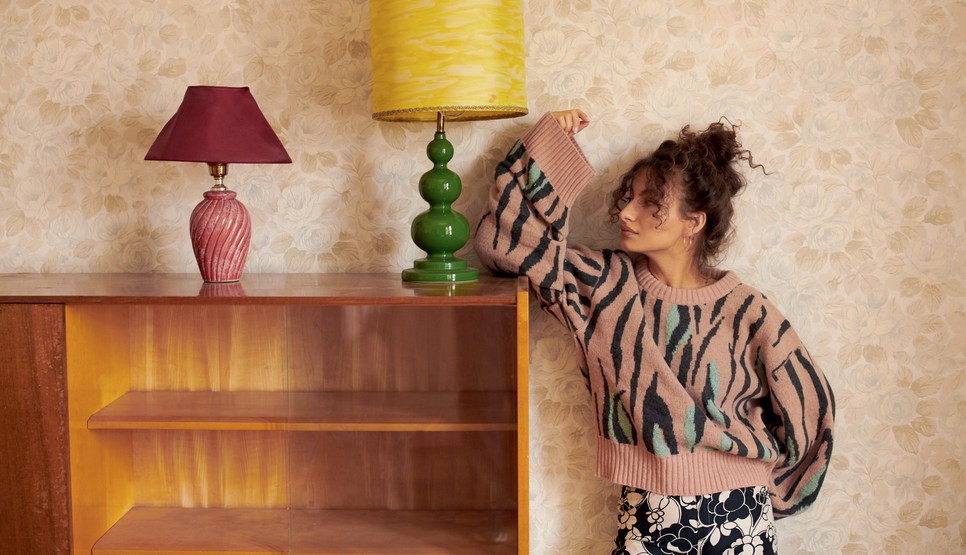 Színek, bájos részletek uralják a kötött trendeket. Merj te is mintát viselni és keverni, mert ez is nagyon egyedivé teszi a megjelenésed