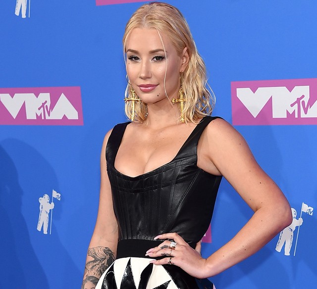 Iggy Azalea szerint a mellműtét előtt csak mellbimbója volt, de melle nem, így aztán hidegen hagyja, ha bárki kritizálja