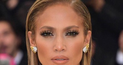 Ez mi? Jennifer Lopez a világ legrövidebb szoknyáját vette fel!
