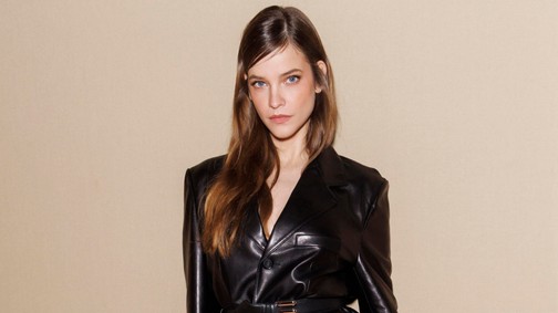 Palvin Barbara kígyóbőr szettben hódít, óriási feltűnést keltett a magyar modell 