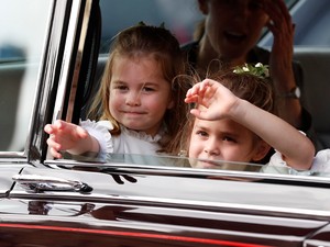 Ez a kislány ellopta a show-t a királyi esküvőn: nem fogod elhinni, kinek a lánya!