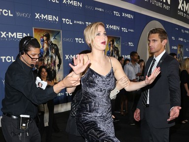 J-Law újabb pofára esése