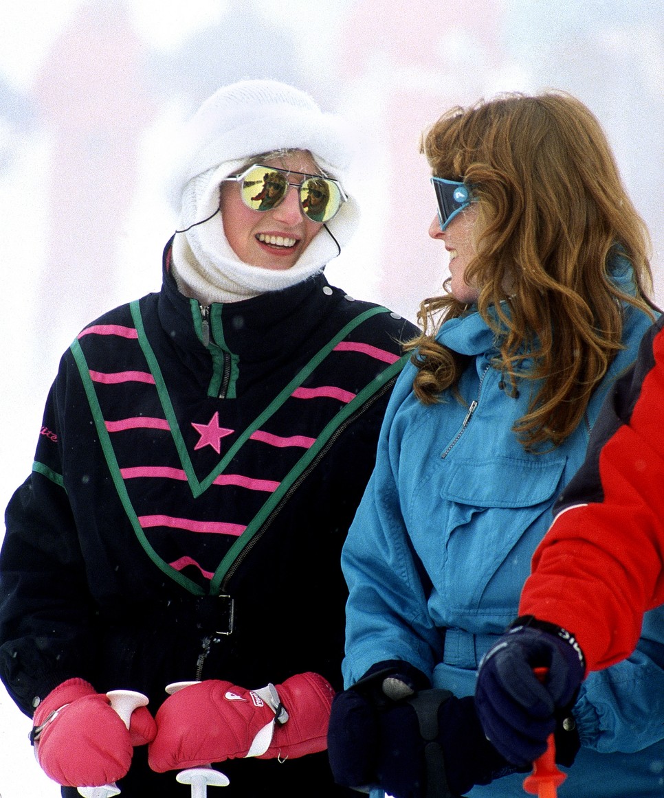 Diana hercegné mutatta be egymásnak Sarah Fergusont és András herceget