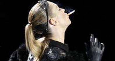 Kate Moss a Louis Vuitton kifutóján cigizett