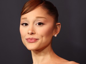 Ariana Grande Vivienne Westwood csipkés meztelenruhája minden nő álma