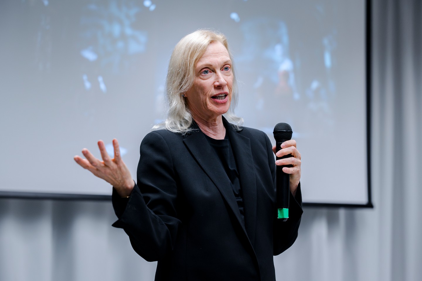 DR. Valerie Steele lenyűgöző előadó