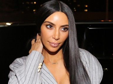 Kim Kardashian is befestette a haját, kettőt találhatsz milyenre
