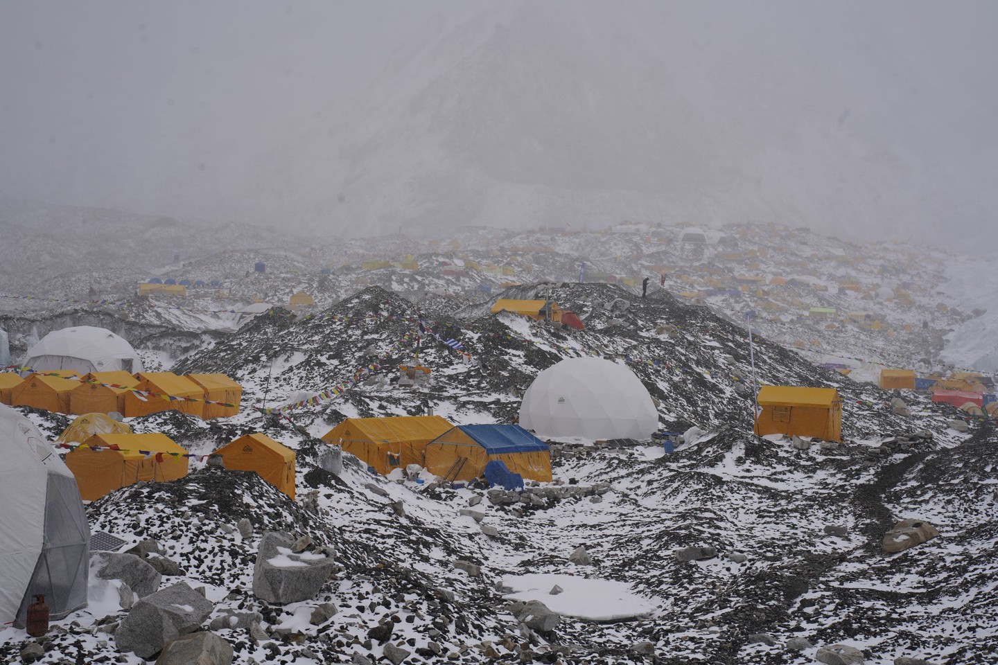 Mount Everest alaptábor 5553 méter magasan