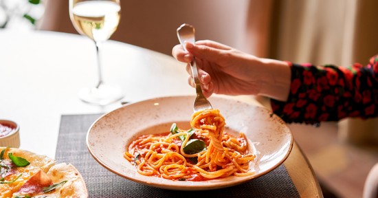 Lehet, hogy a vacsora miatt nem tudsz aludni? Szakértő figyelmeztet a hibára, amit sokan elkövetünk