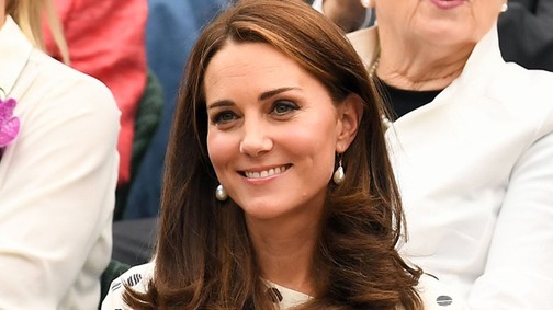 Kate Middleton ezt a gyönyörű fülbevalót Erzsébet királynőtől kapta