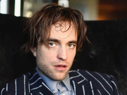 Robert Pattinson élete a karanténban - Magát fotózta a címlapra