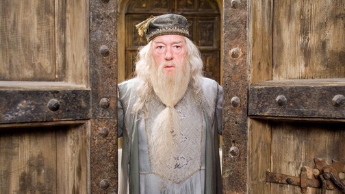 Megszakad a szívünk: Elhunyt a Harry Potter-filmek Dumbledore professzora, Sir Michael Gambon