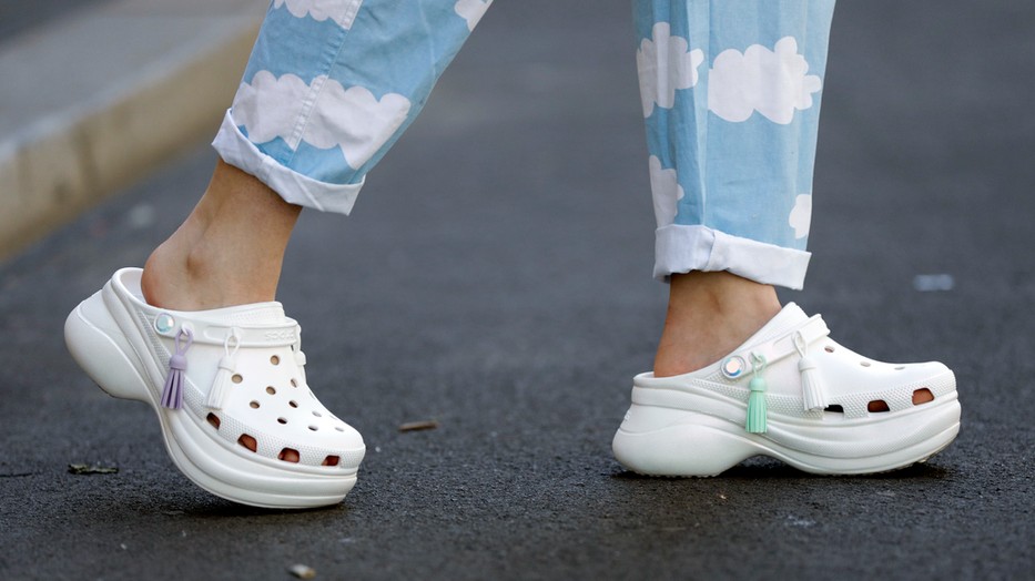 Díszítsd fel kedvenc Crocs papucsod különleges kiegészítőkkel!