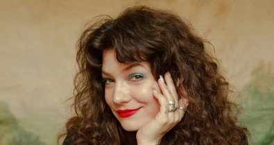 Fotózott a Vogue-nak és a Diornak, most édesapjával nyílik közös kiállítása a világhírű magyar fotósnak