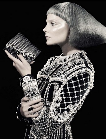 Mihalik Enikő tökéletes műnő