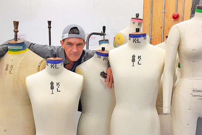 Antonio Banderas az Instagram oldalán máris a suliból jelentkezett