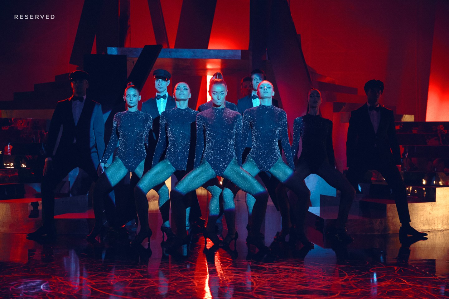 Nem lesz zseniálisabb! Elképesztő színpadi show-val debütál a Reserved új őszi kampánya