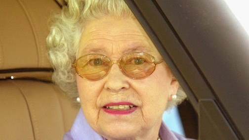 Veszélyes: Erzsébet királynőnek nincs jogosítványa, mégis száguldozik