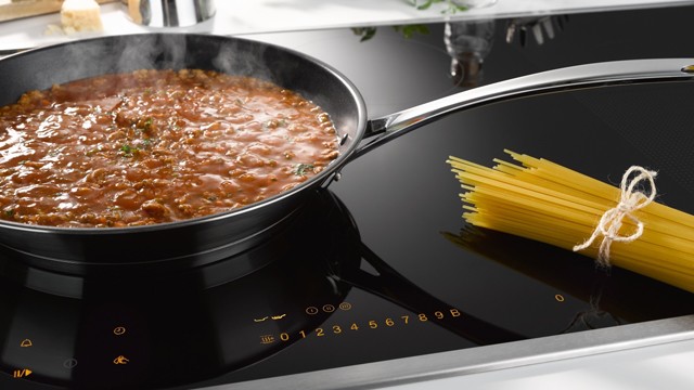 Nincs többé odaégett étel, csak tökéletes végeredmény! - Miele TempControl indukciós főzőlap