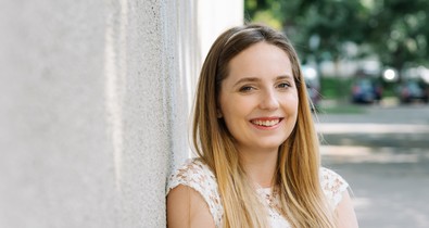 „Nem a tudományos pályát ajánlanám, inkább azt a kíváncsiságot és kritikus gondolkodást, ami mögötte van” - interjú Molnár Janka Sára elméleti fizikussal