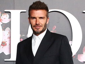 David Beckham félmeztelen felsőtesttel kíván boldog szentestét