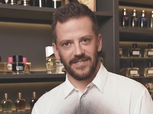 A boldogság illata - gyermekkori emlékeink nyomában Pozsgai Ákos parfümőrrel