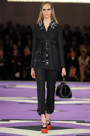 Axente Vanessa nyitotta a Prada 2012-13-as őszi/téli kollekciókat bemutató show-ját Milánóban