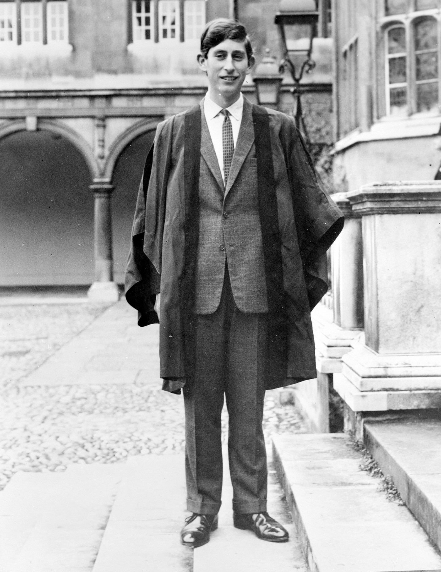 A fiatal Károly herceg gyorsan a művészetekbe, a zenébe és a festészetbe menekült a rá nehezedő nyomás hatására