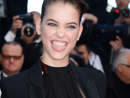 Palvin Barbi hasonmása megérkezett Cannes-ba és mintha Barbit látnánk! 