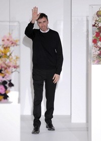 Raf Simons merjen végre önmaga lenni - javasolják a kritikusok 