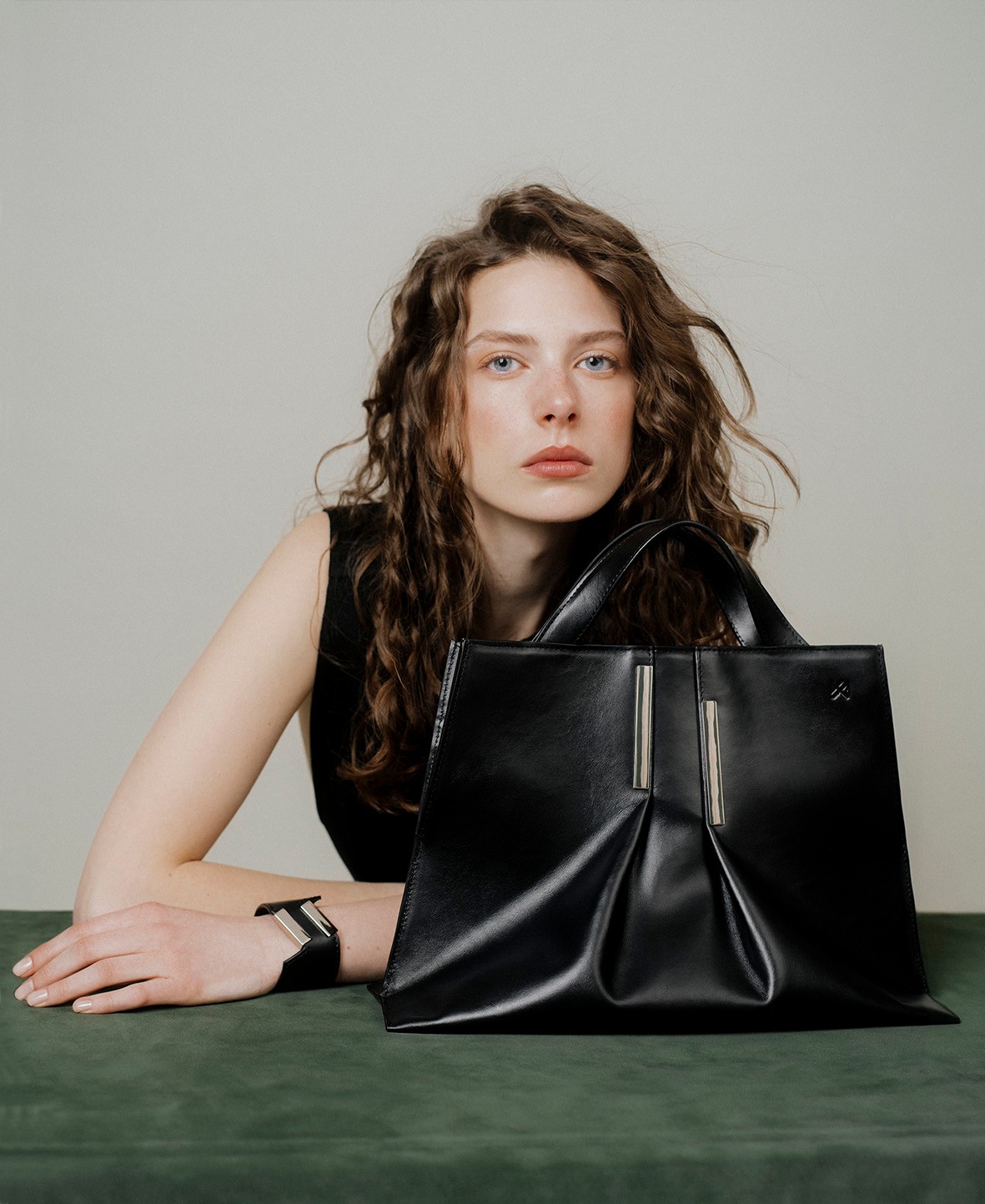 Az AGNESKOVACS táskák a tervezőnő bőr iránti szenvedélyét is megmutatják. Igazi befektetésnek számítanak ezek a darabok