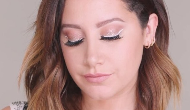 Hű! Ashley Tisdale szilveszteri sminkjétől egész éjjel csillámokat fogsz látni!