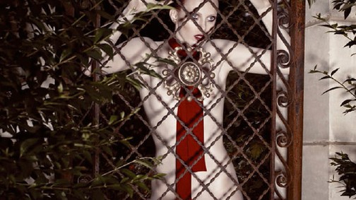 Ijesztő aktok a legszebb vörös topmodellről