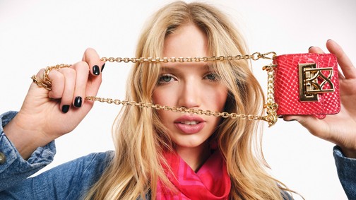 A menő magyar influenszerek rózsákkal kampányolnak