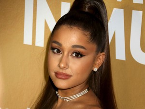Jesszus, Ariana Grande holdjáró cipőjétől a hideg is kiráz