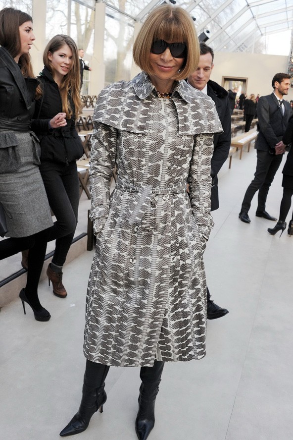 A ballon már szinte ruha. Biztosan senki nem merte megkérdezni Anna Wintourt, hogy nincs-e melege. 