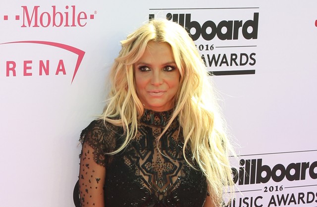 britney spears, billboard, gála, reem acra, csipkés ruha, bugyi, instagram