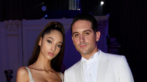 G-Eazy új barátnője bimbóvillantással debütált a vörös szőnyegen